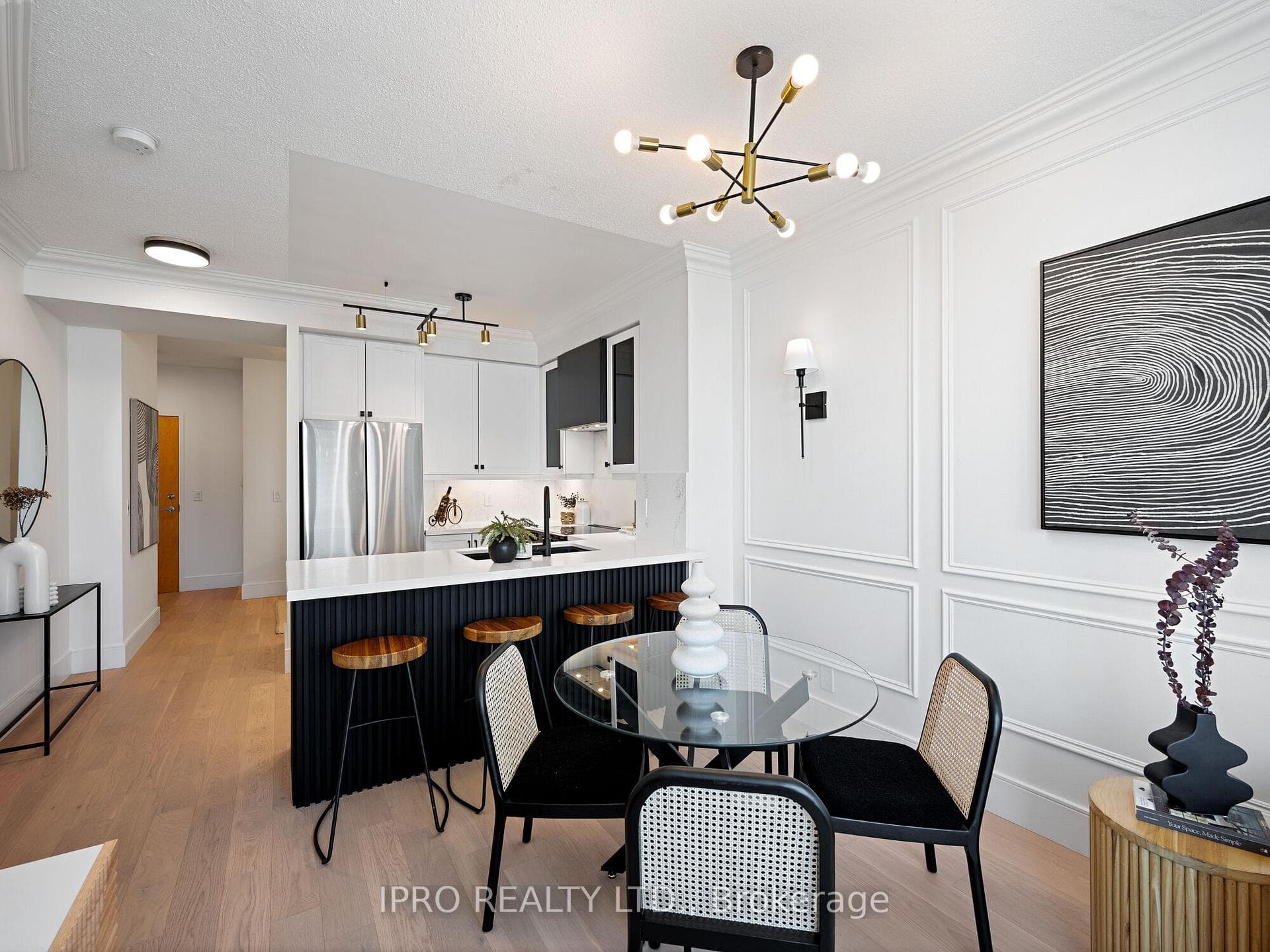 220 Burnhamthorpe Road Unit 2801 photo 4