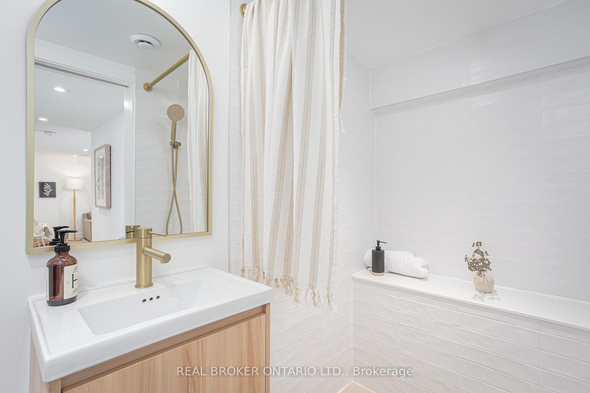 108 Evans Avenue photo 26
