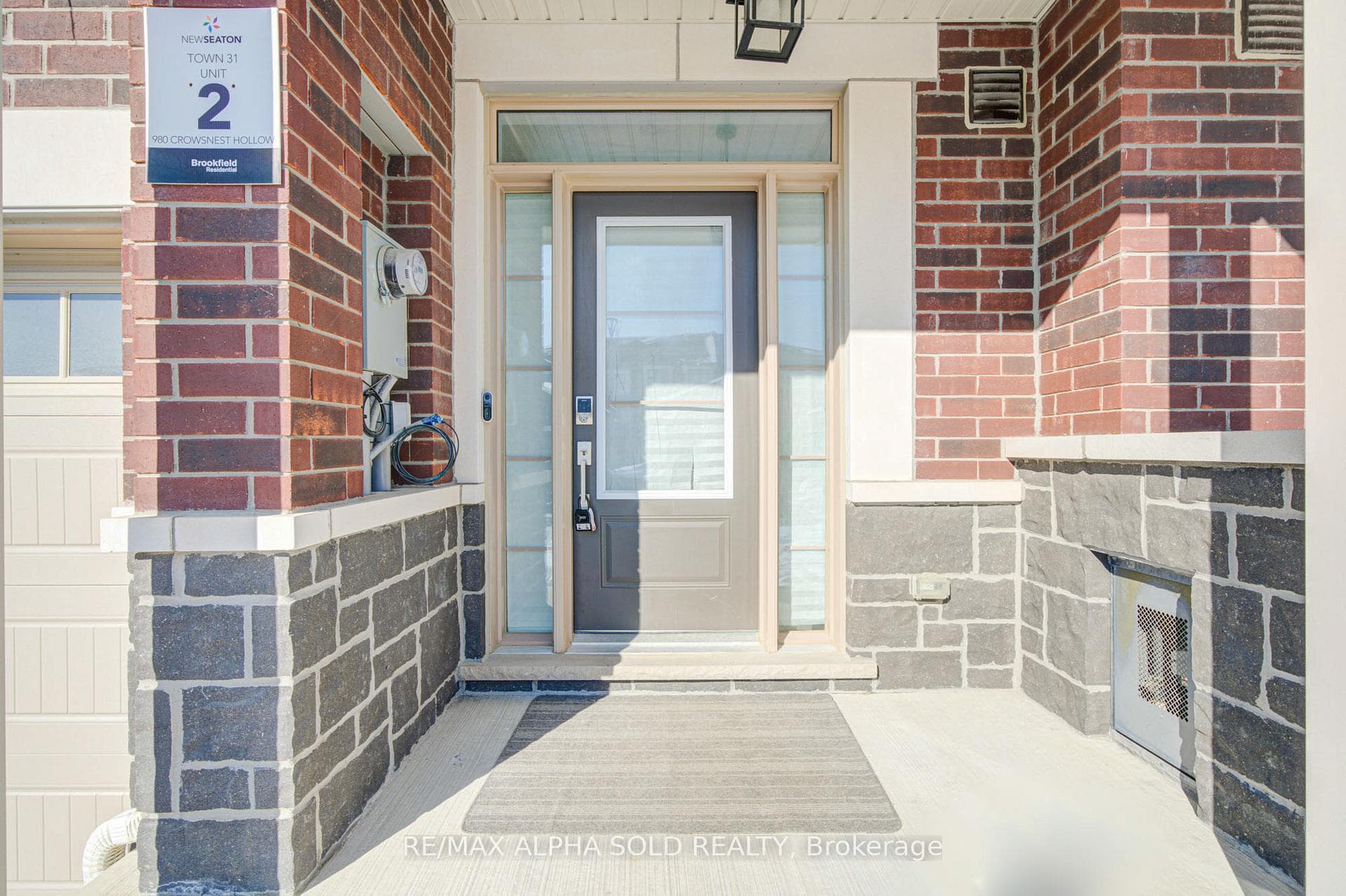980 Crowsnest Hollow Avenue photo 4