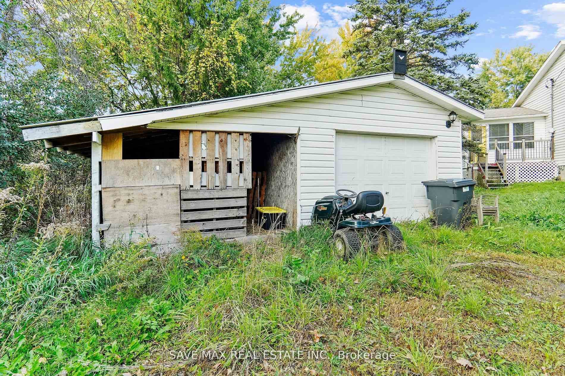 11590 Levere Road photo 31