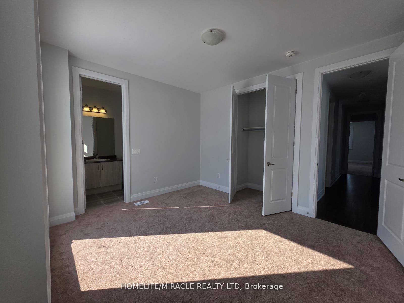 1463 Upper Thames Drive photo 21