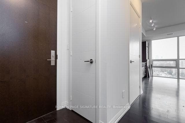 460 Adelaide Street Unit 1706 photo 2