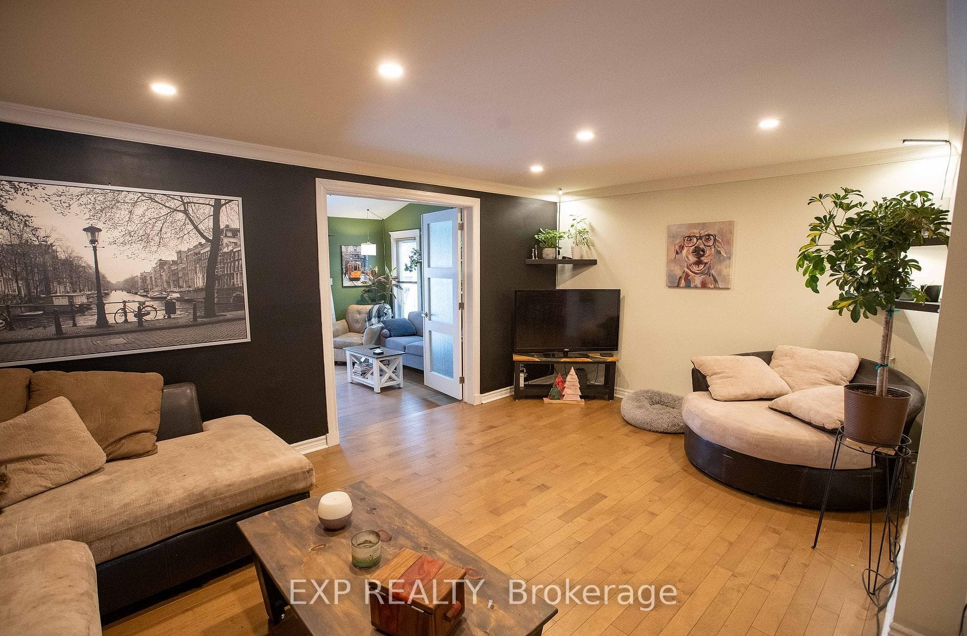 1108 Grenoble Crescent photo 9