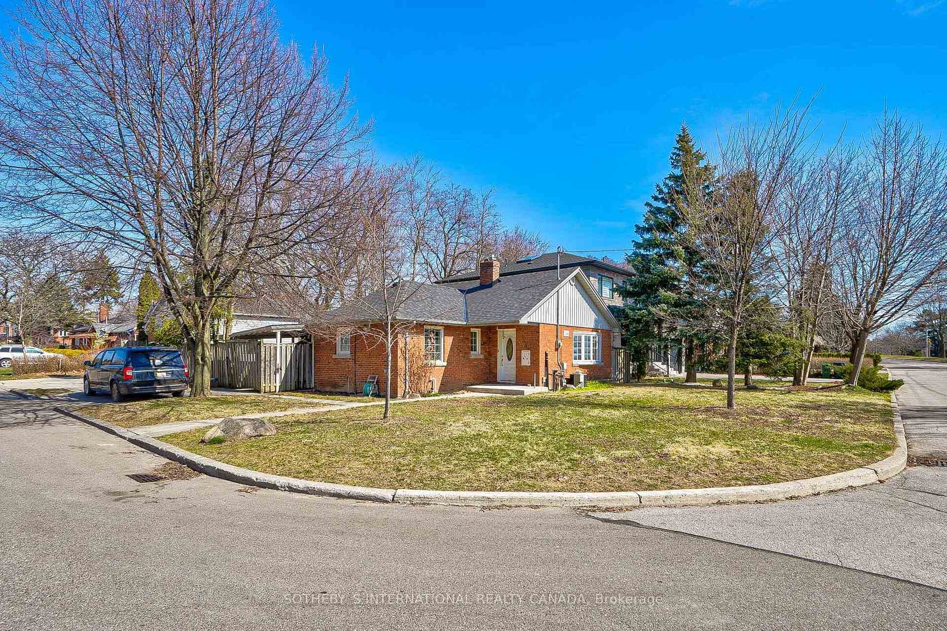 114 Pinegrove Avenue photo 1