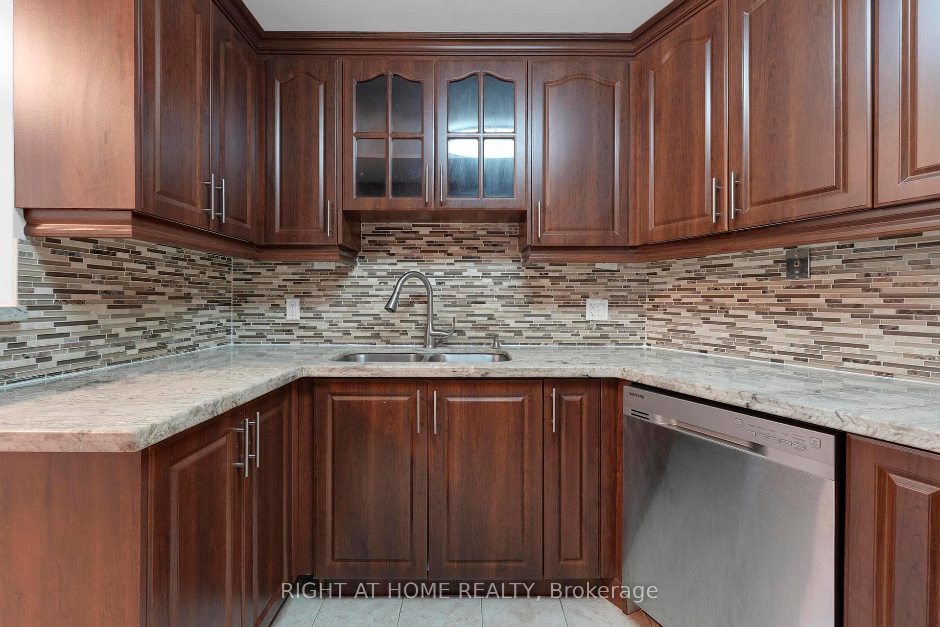 3650 Kaneff Crescent Unit 205 photo 13