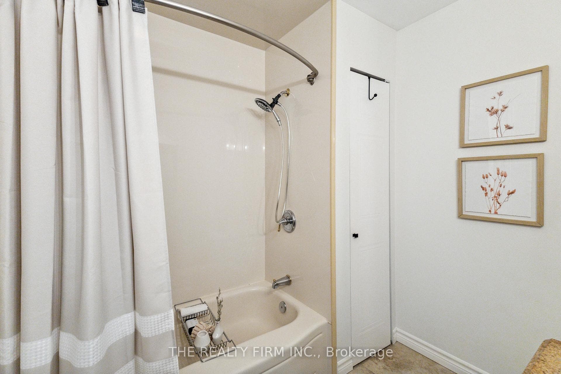 131 Bonaventure Drive Unit 5 photo 24