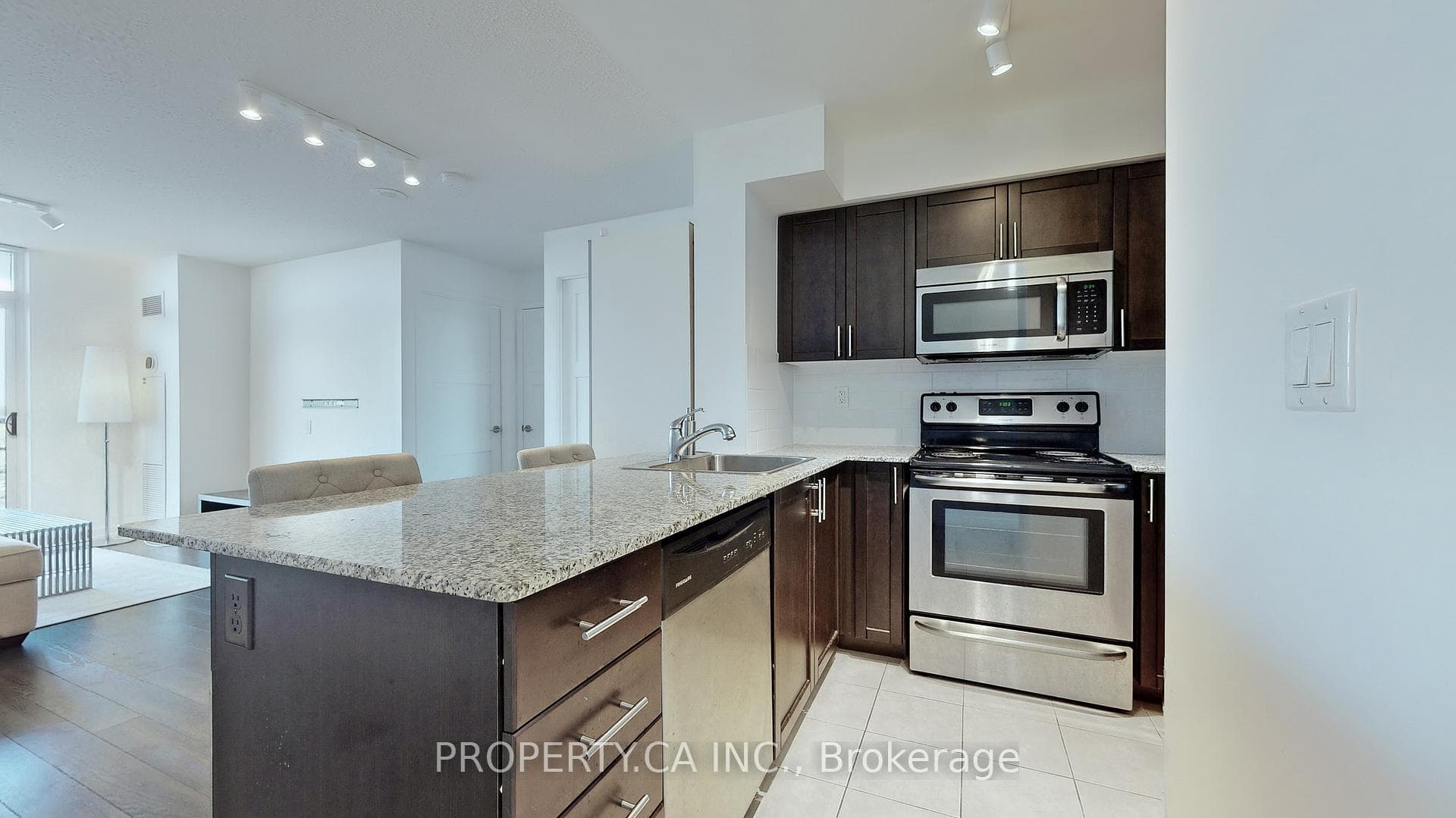 812 Lansdowne Avenue Unit 711 photo 15
