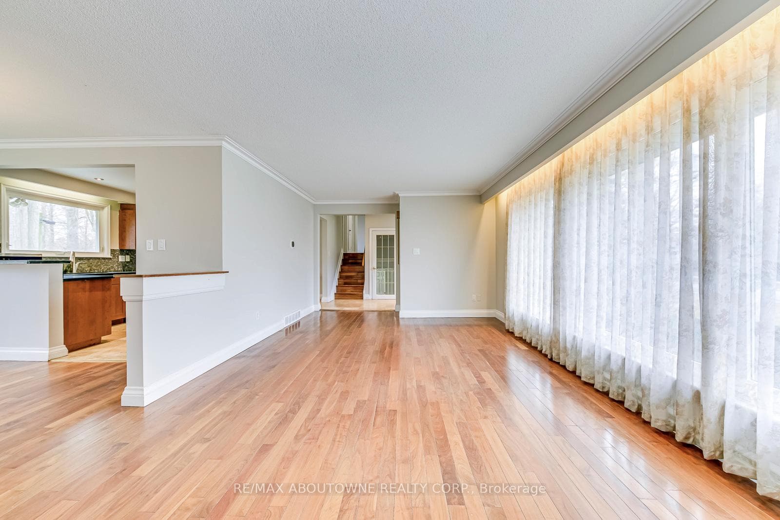 1526 Truscott Drive photo 6