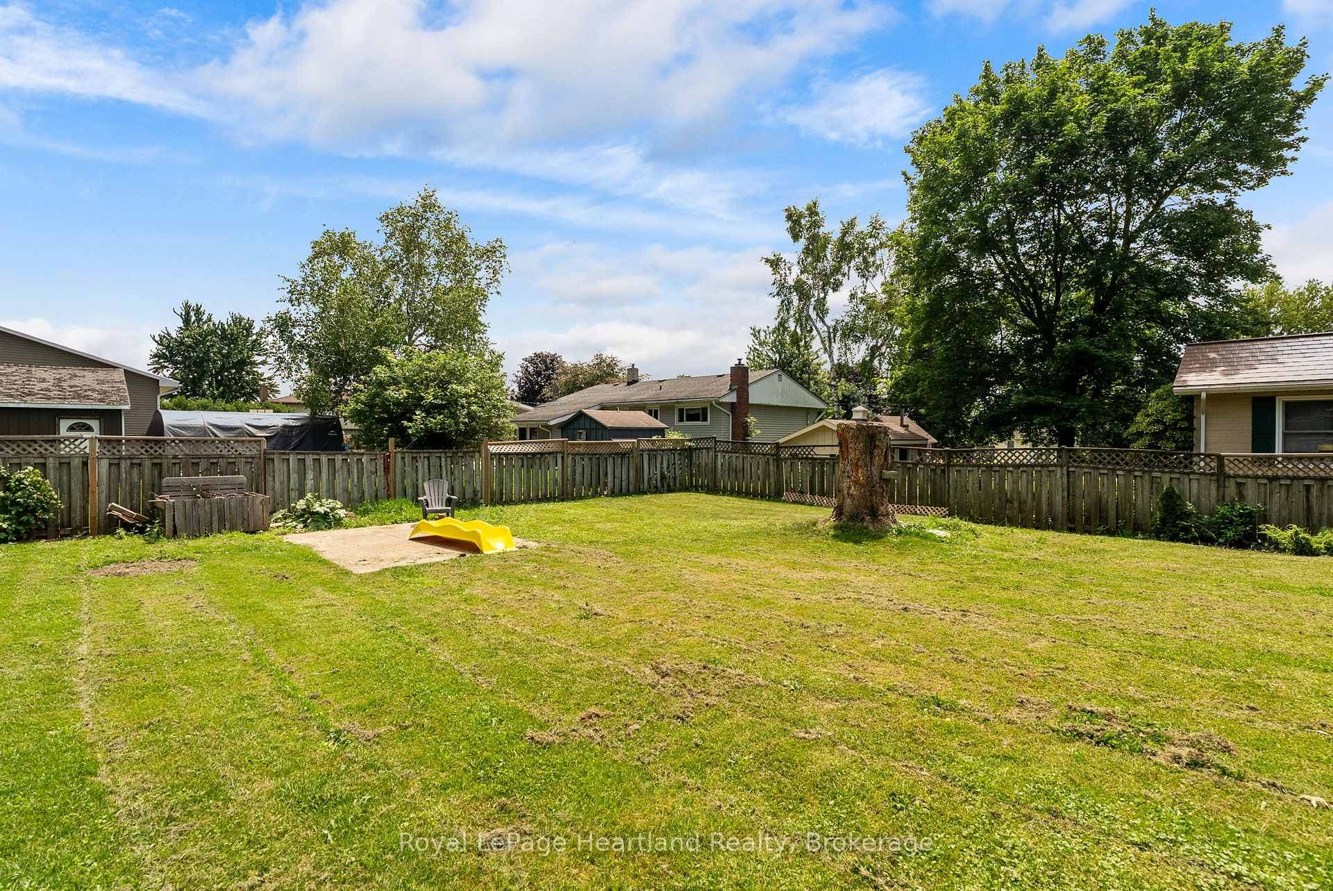 240 Elm Avenue photo 39