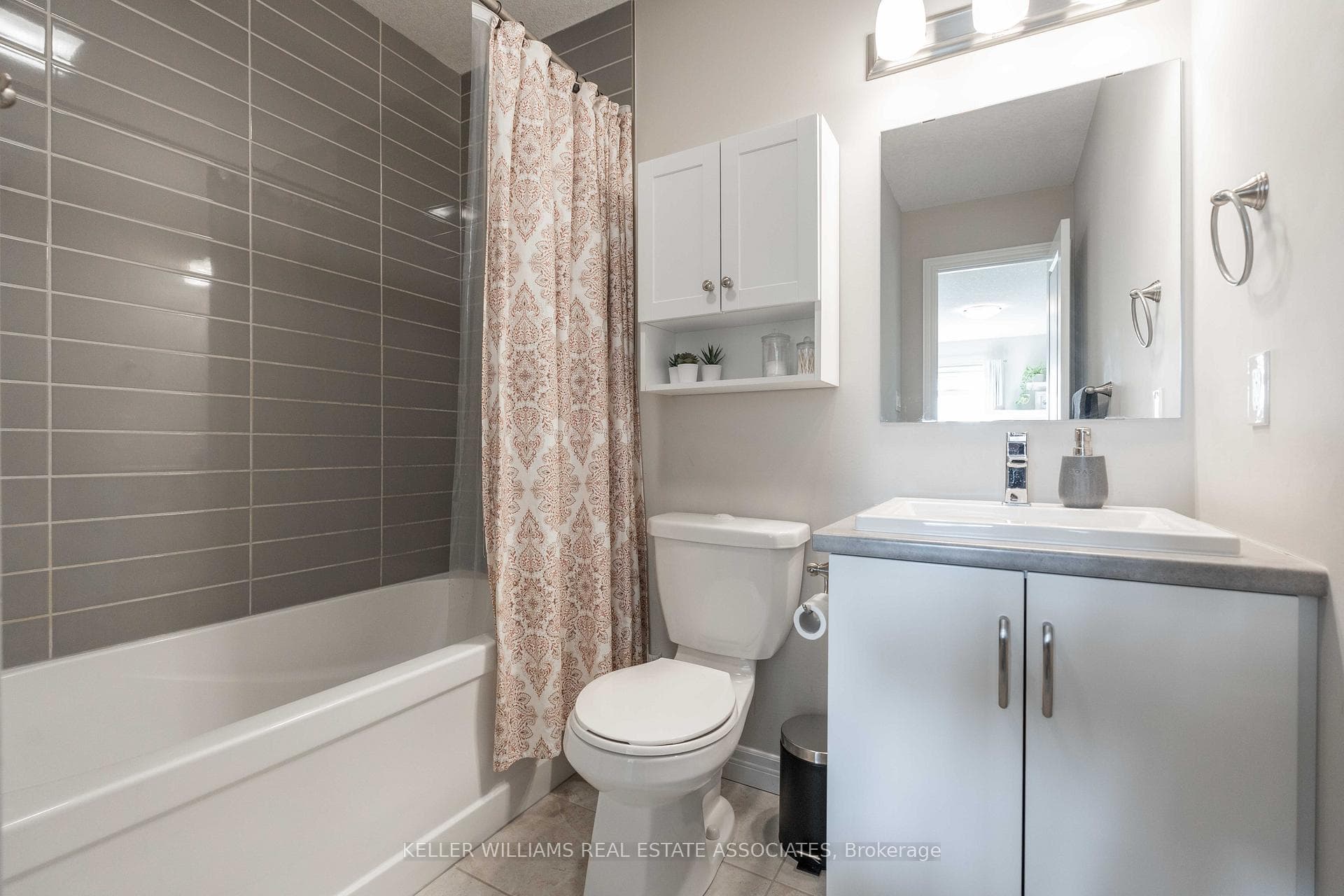 333 Gosling Gardens Unit 312 photo 28