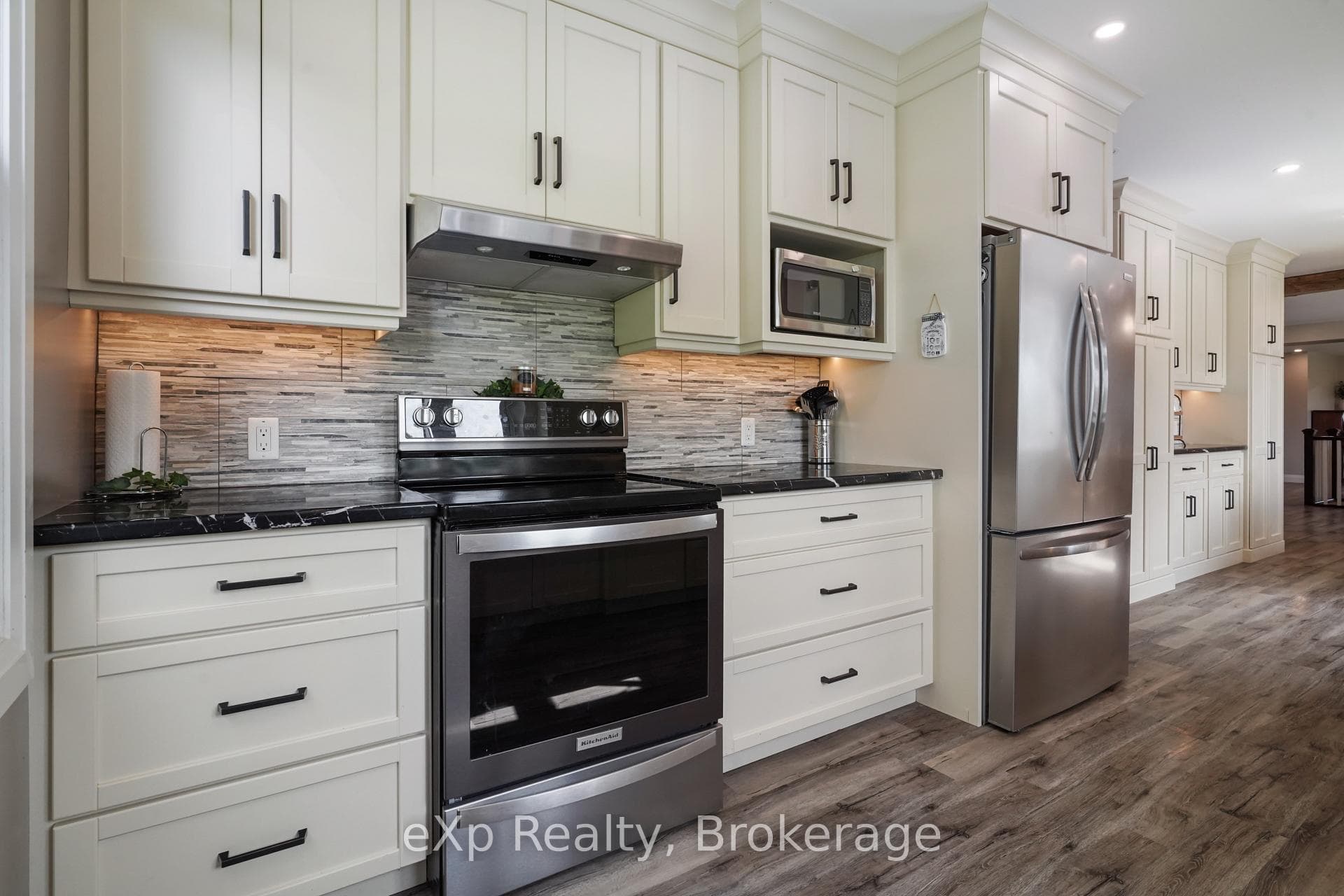 44032 Amberley Road photo 19
