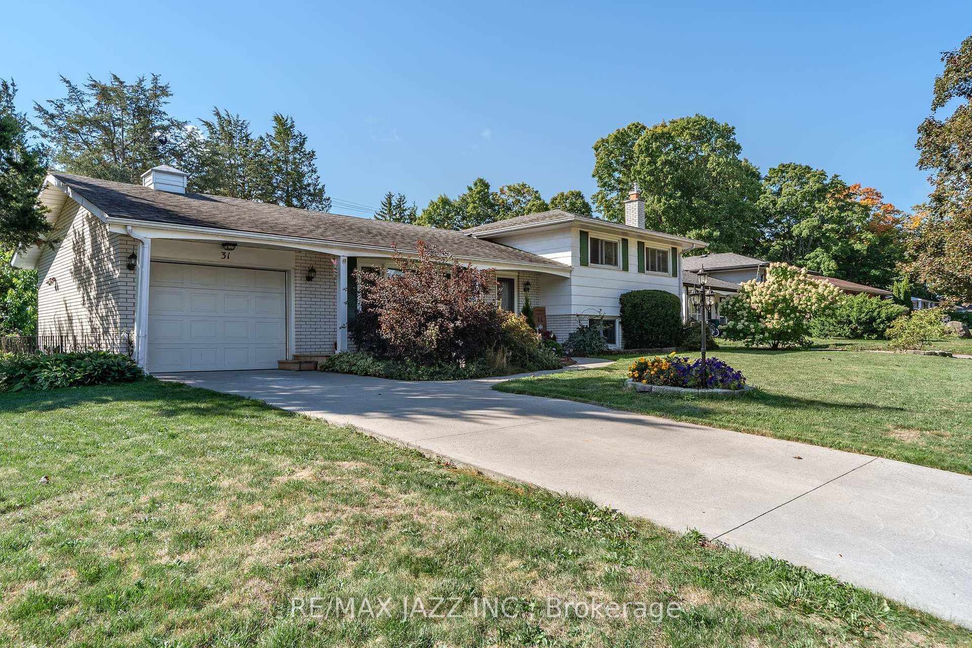 31 Edgeview Drive photo 2