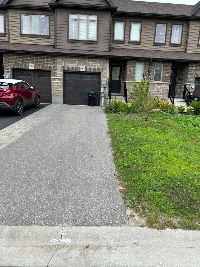 984 Wright Drive photo 1