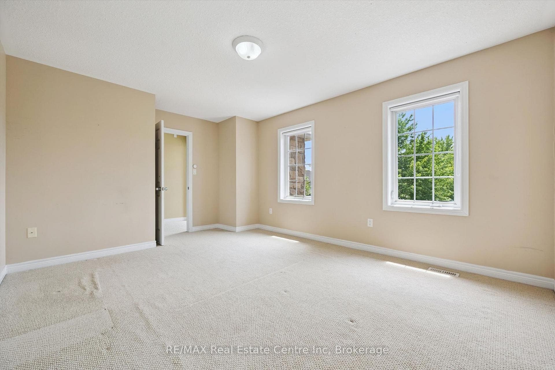 164 MacLennan Street photo 27
