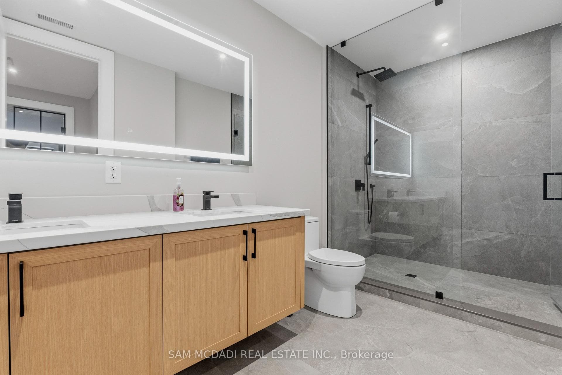 899 Danforth Place photo 45
