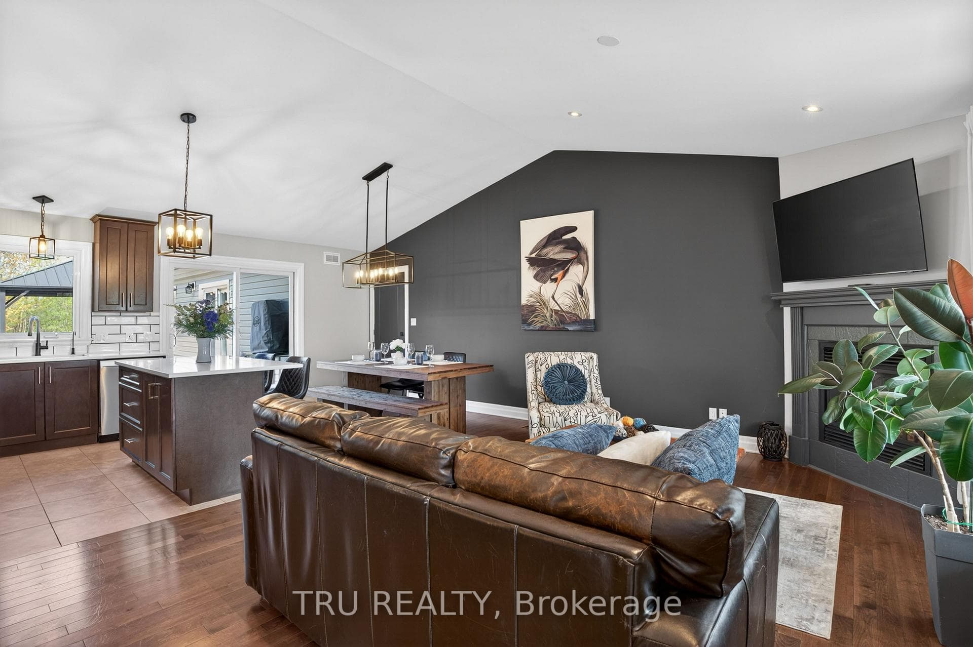 52 Kimberly Avenue photo 7