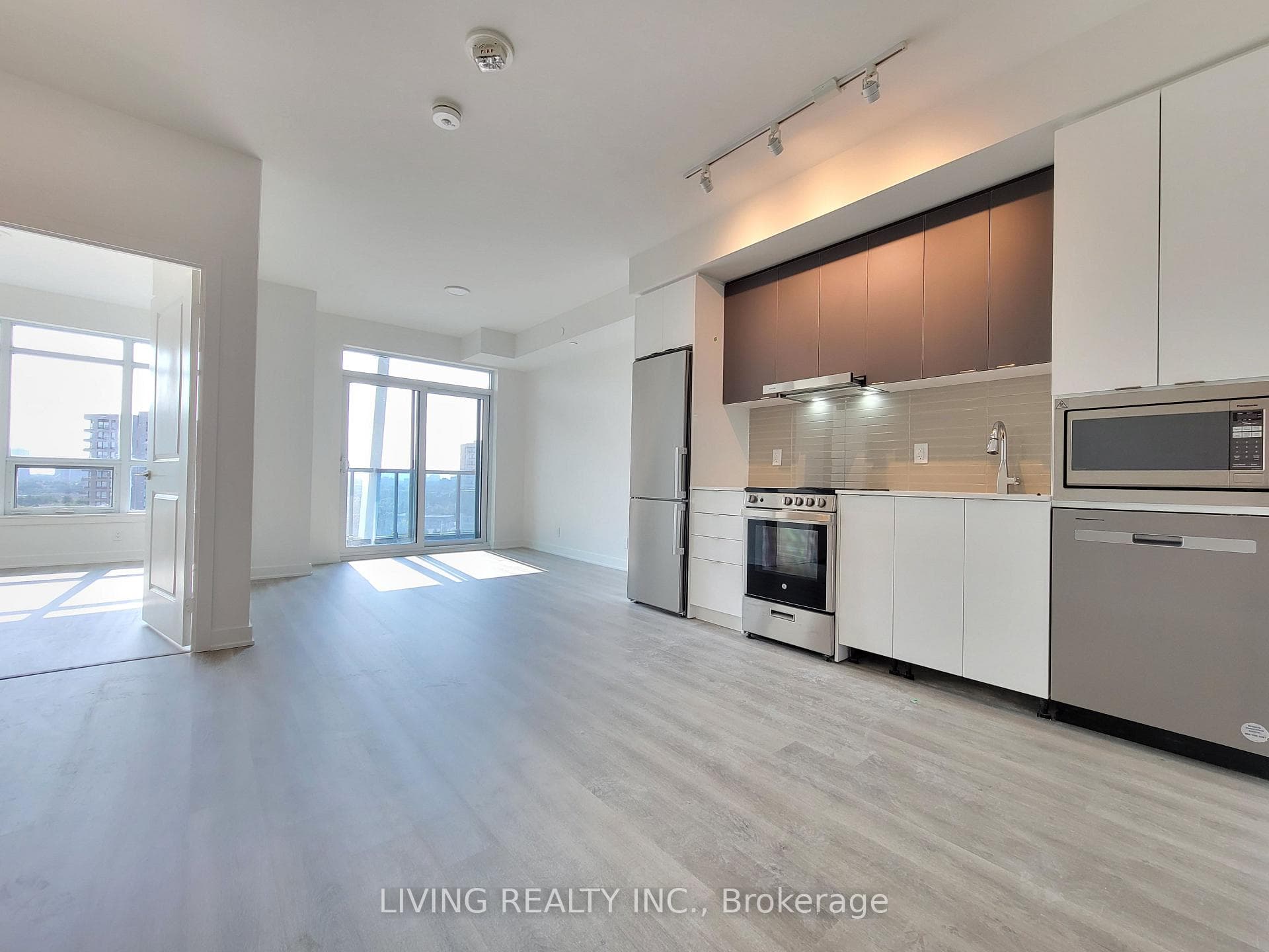 50 Upper Mall Way Unit B812 photo 4