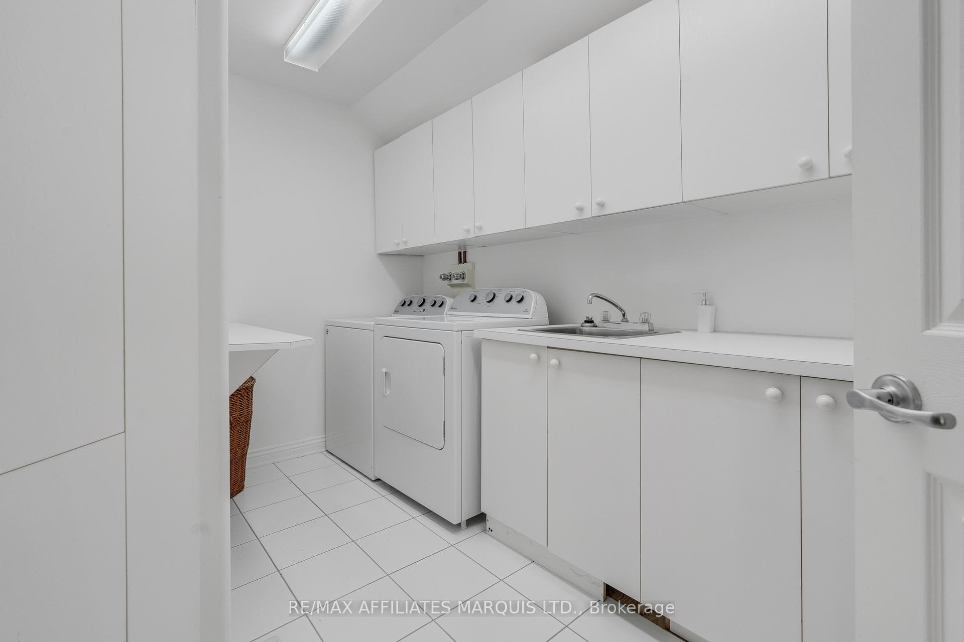 20562 Old Montreal Road photo 36