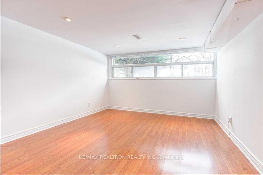 106 Connaught Avenue Unit Bsmt photo 8