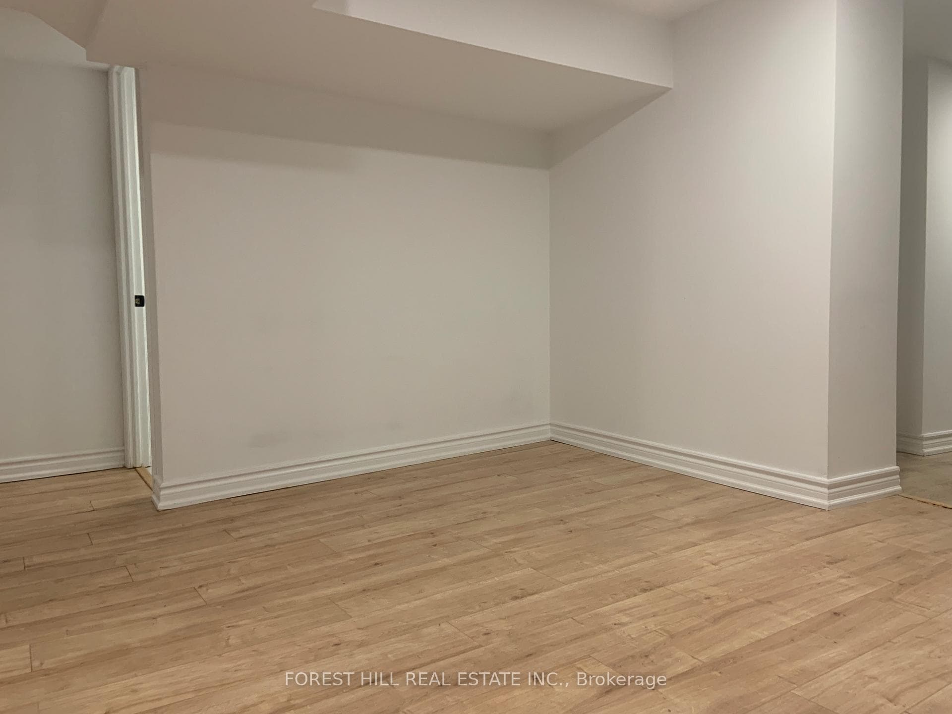 63 Pinegrove Avenue photo 8