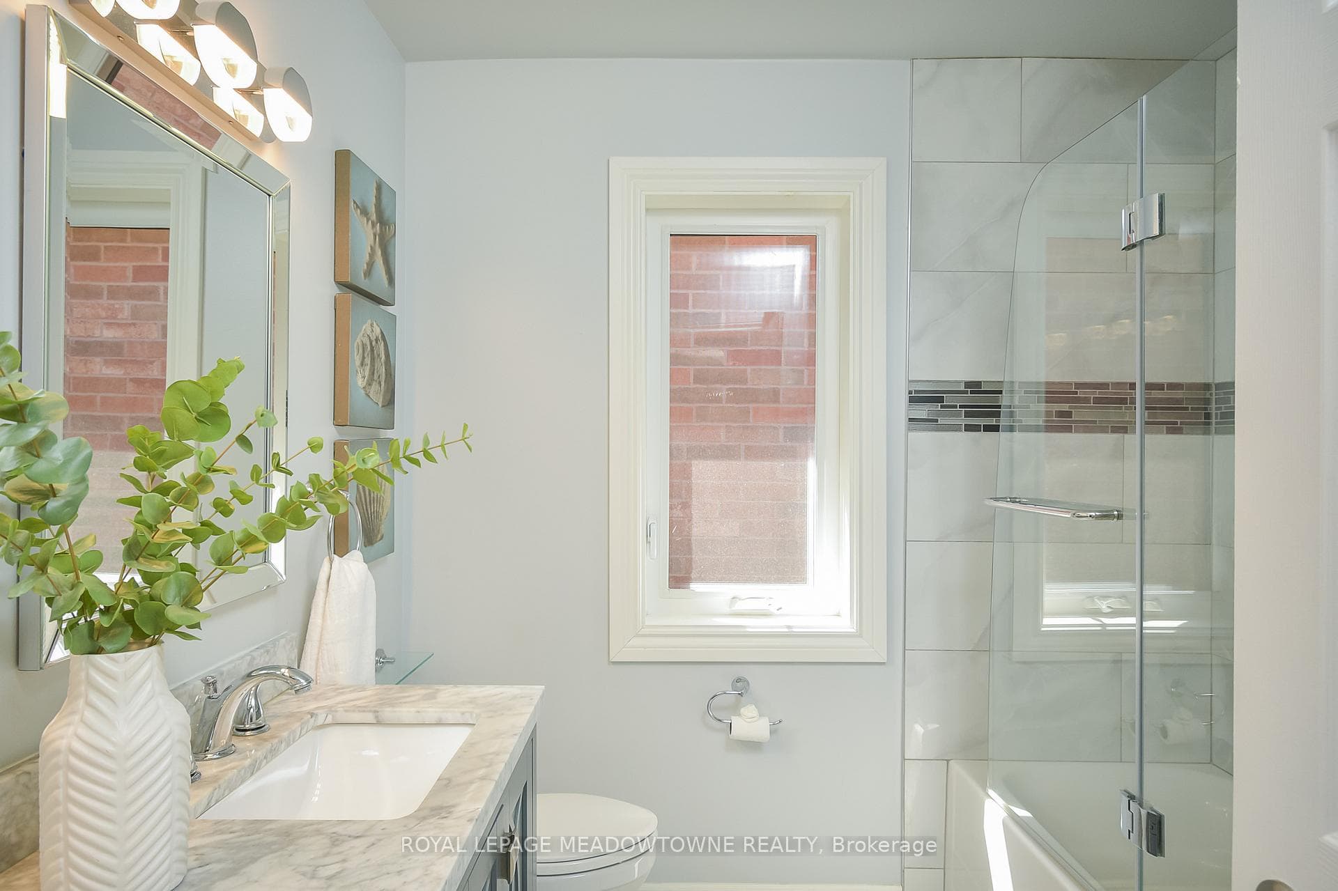 51 Mowat Crescent photo 22