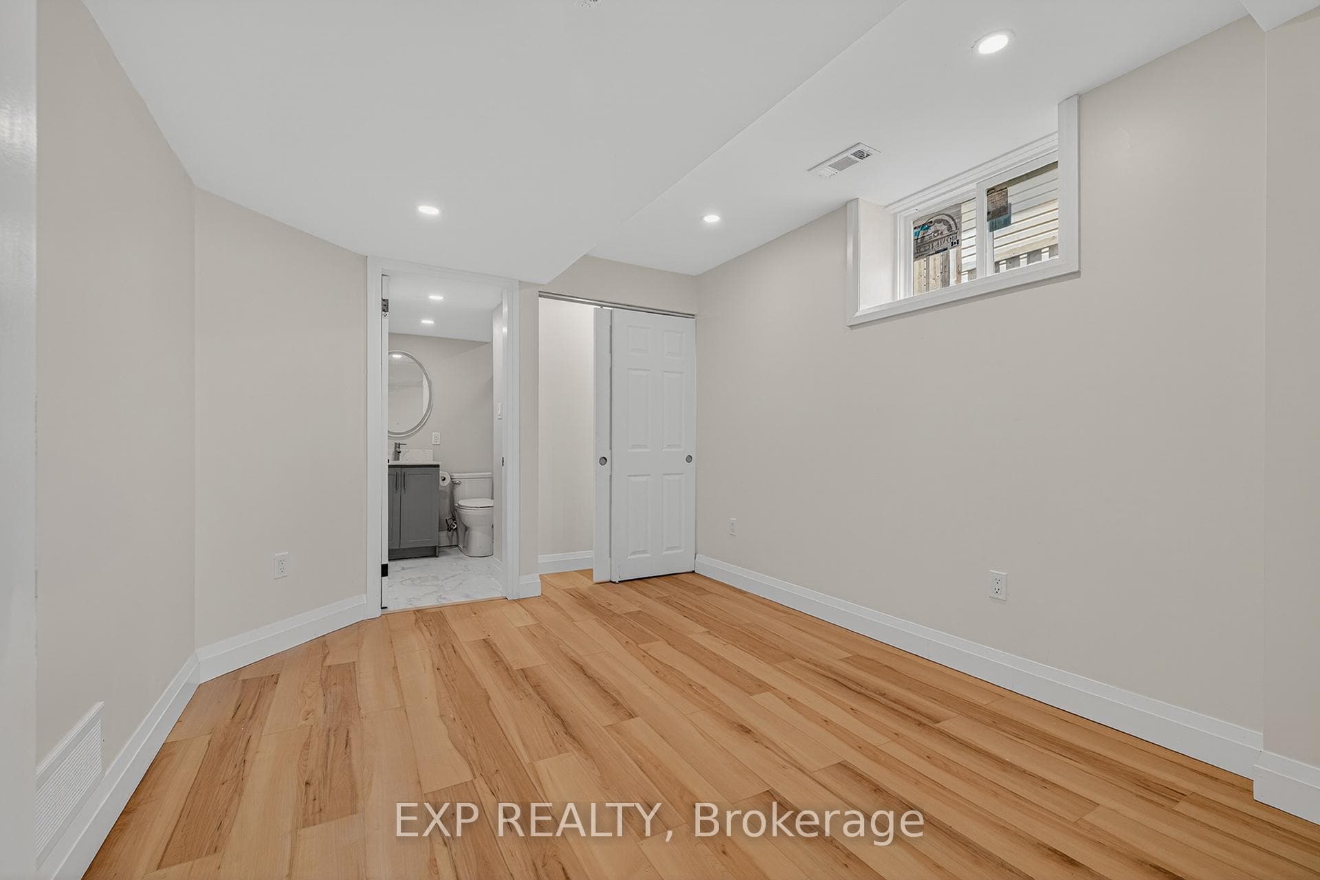 101 Anastasia Crescent photo 17