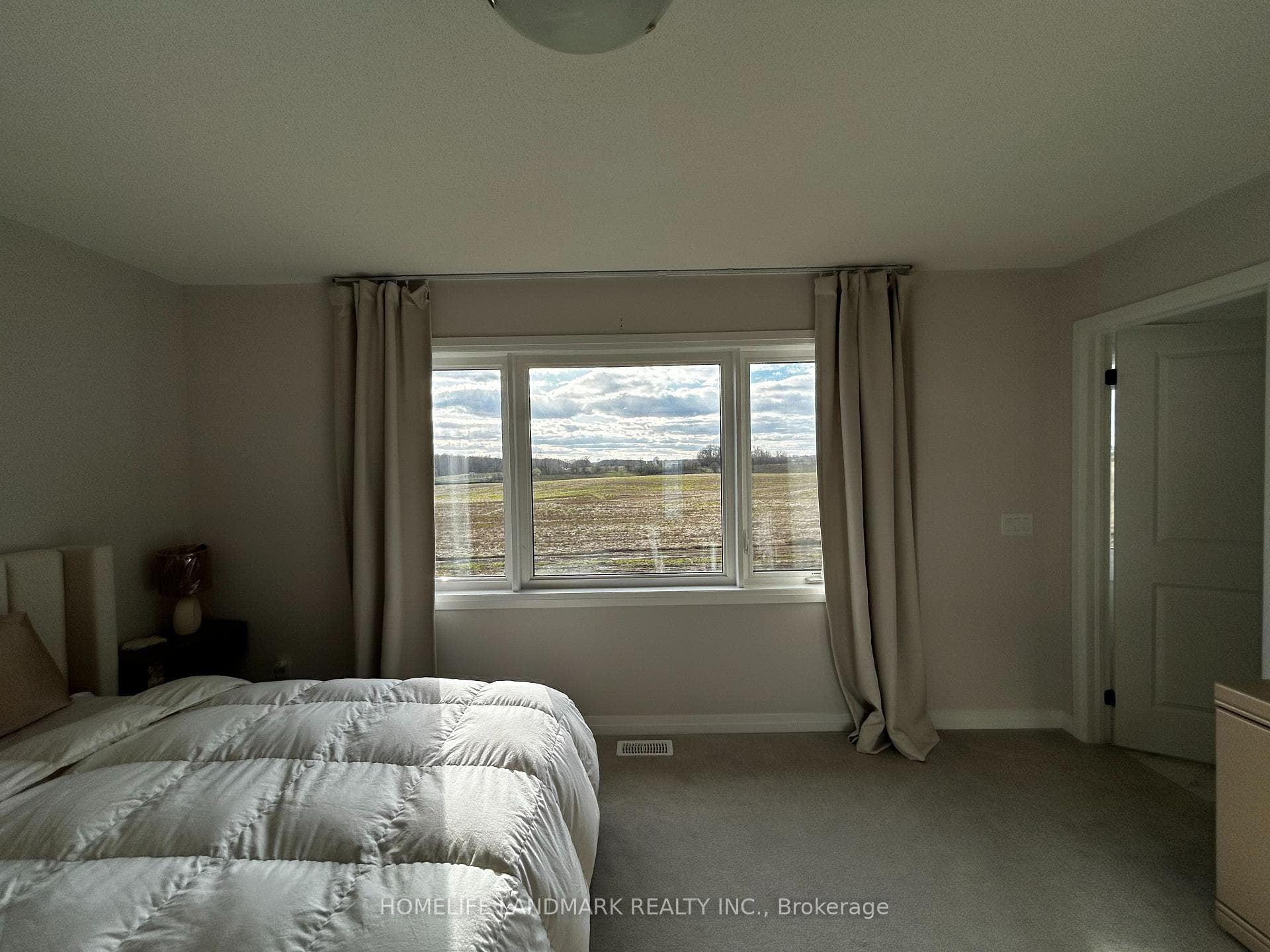 88 Freedom Crescent photo 11