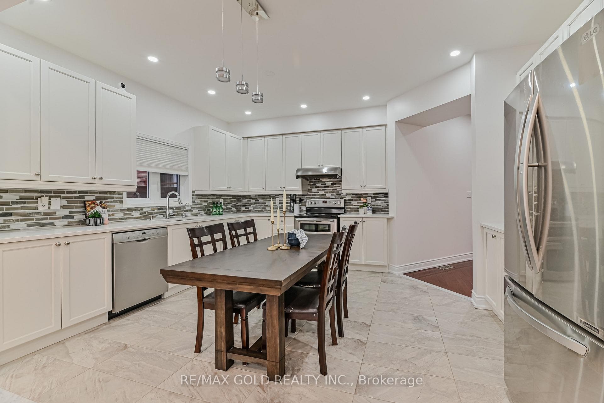 19 Locarno Street photo 9