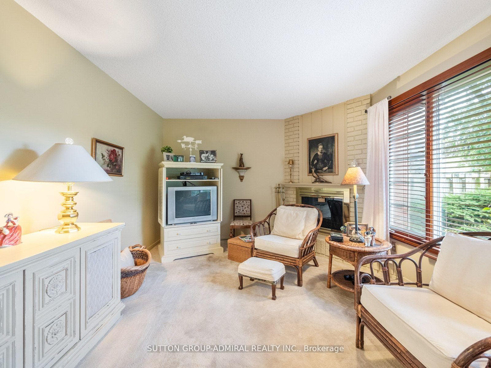1750 Listowell Crescent photo 5