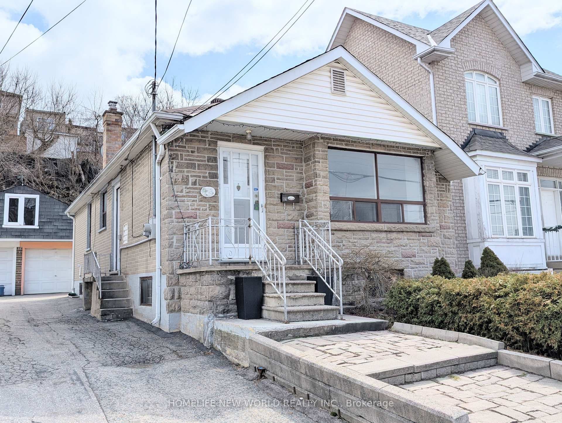 53 Dunraven Drive photo 1