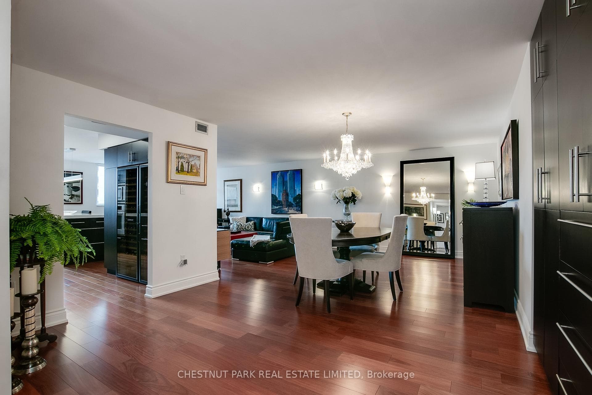360 Bloor Street Unit 1001 photo 5
