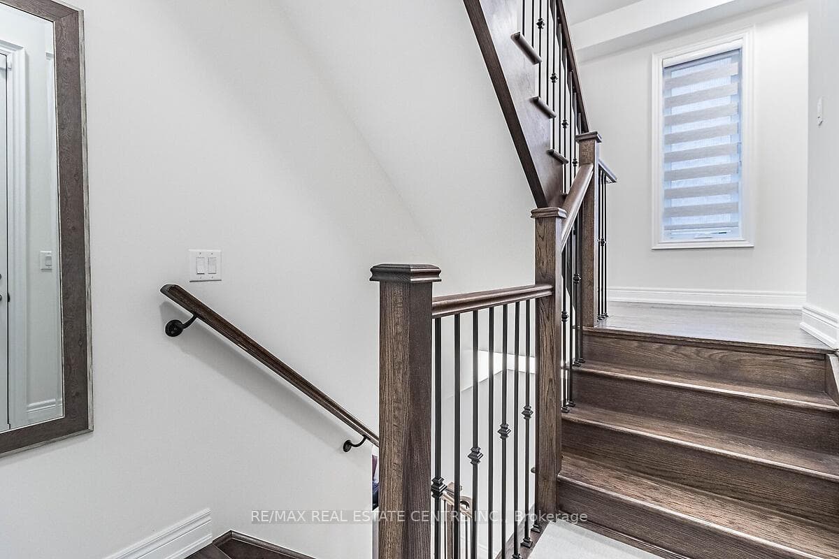 45 Christine Elliott Avenue photo 27