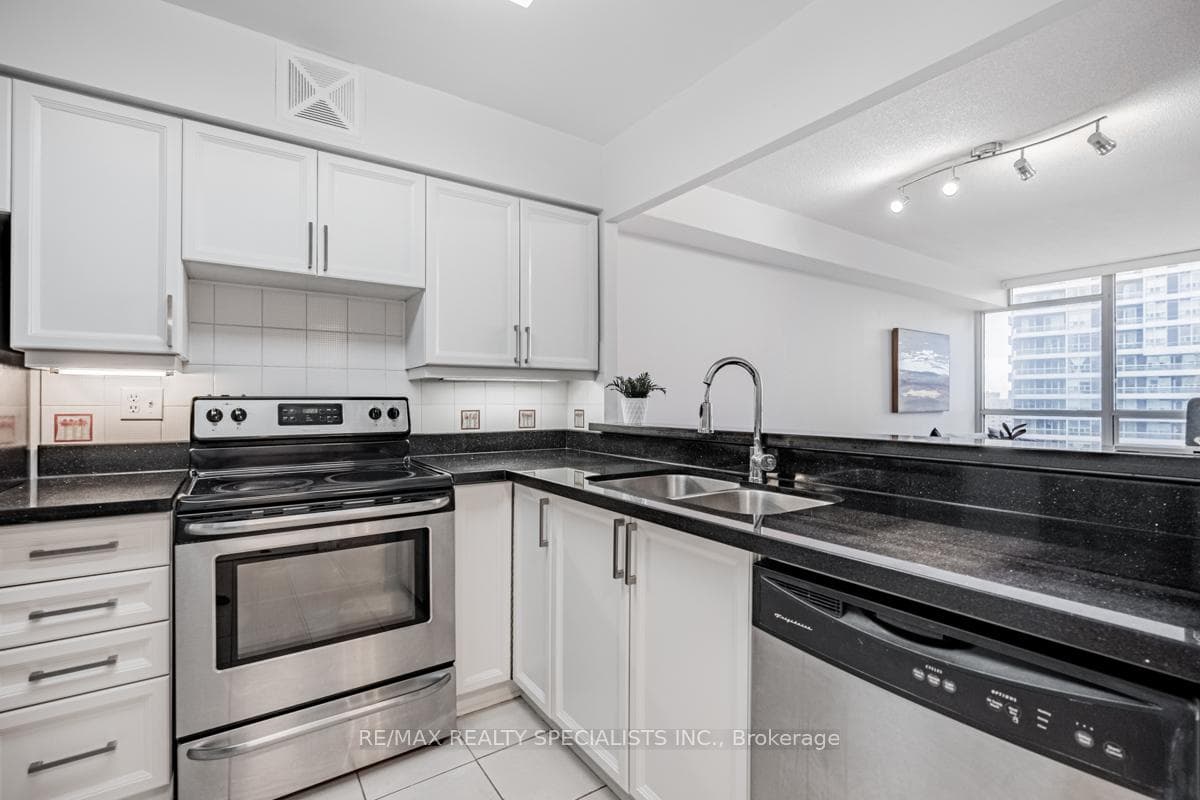 55 Elm Drive Unit 2107 photo 8