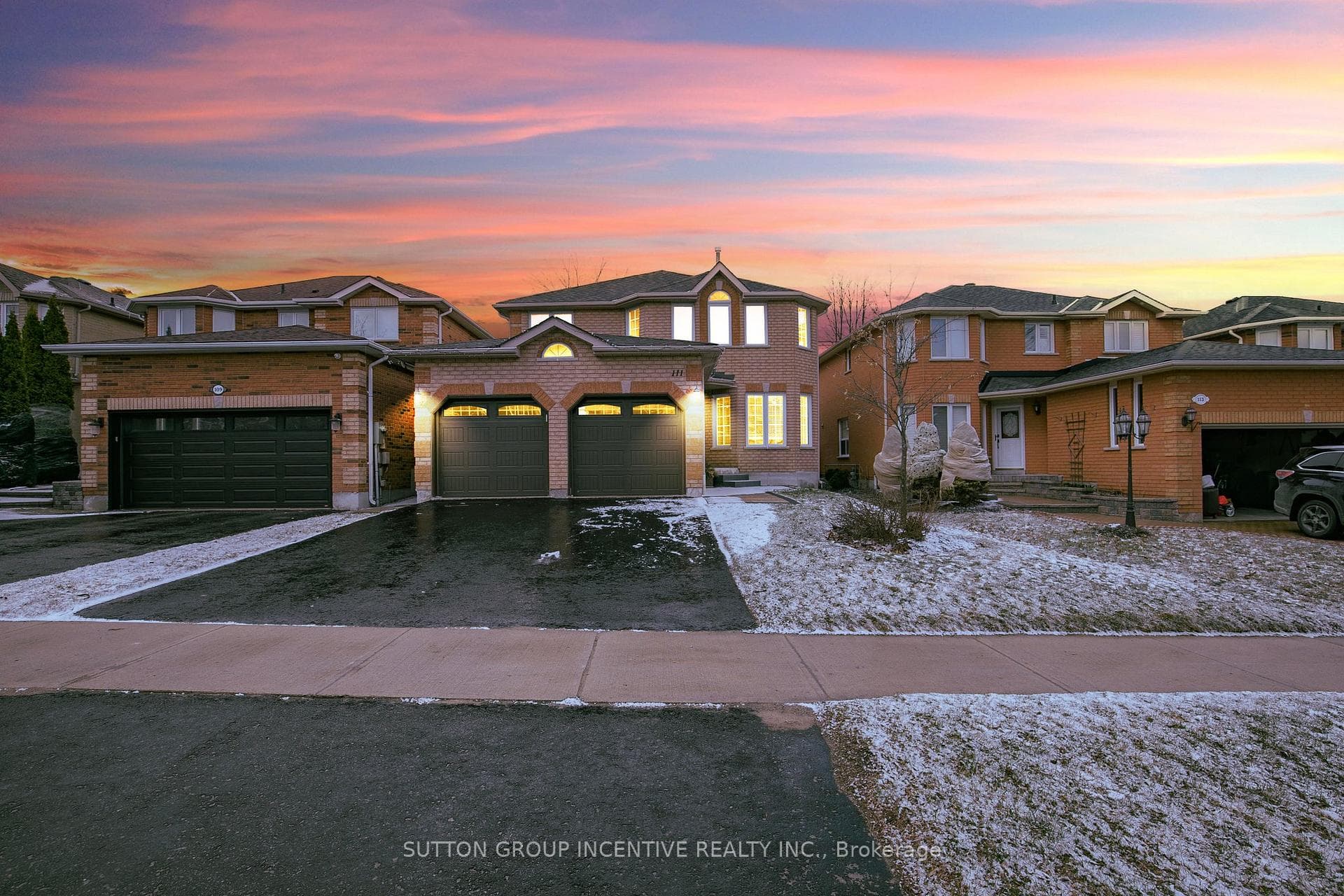 111 Violet Street photo 3
