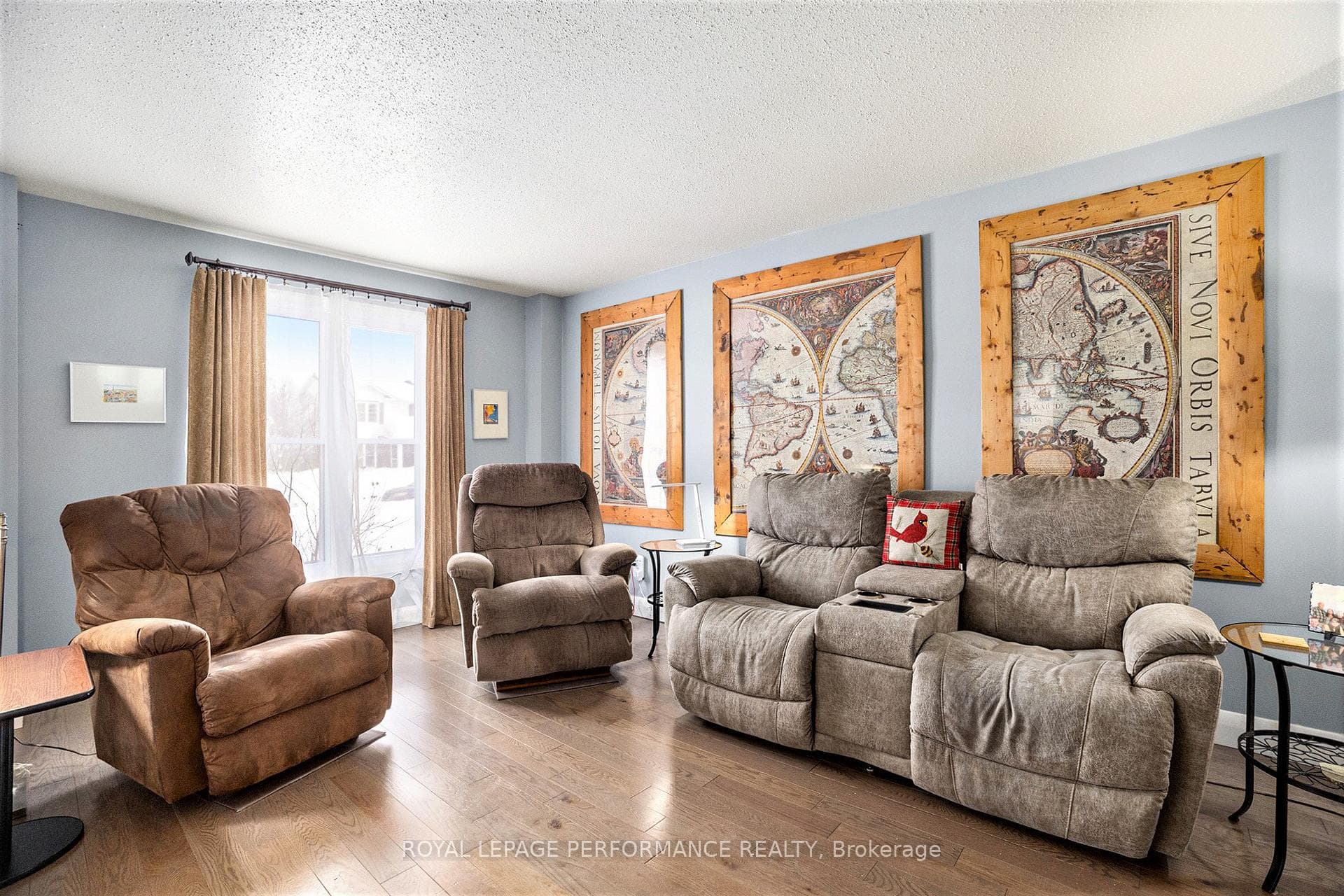1070 St Germain Crescent photo 4