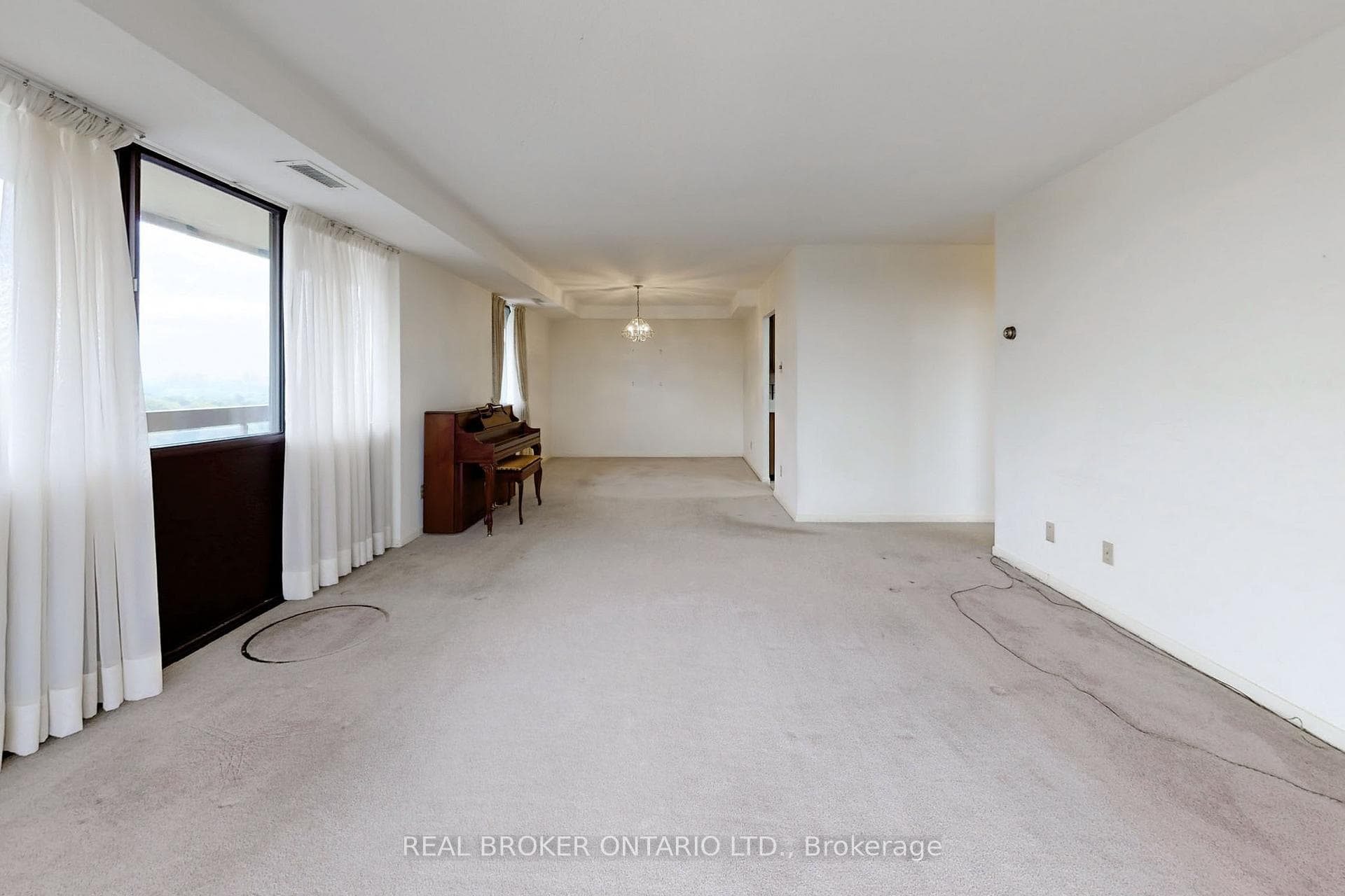 8111 Yonge Street Unit 1009 photo 5