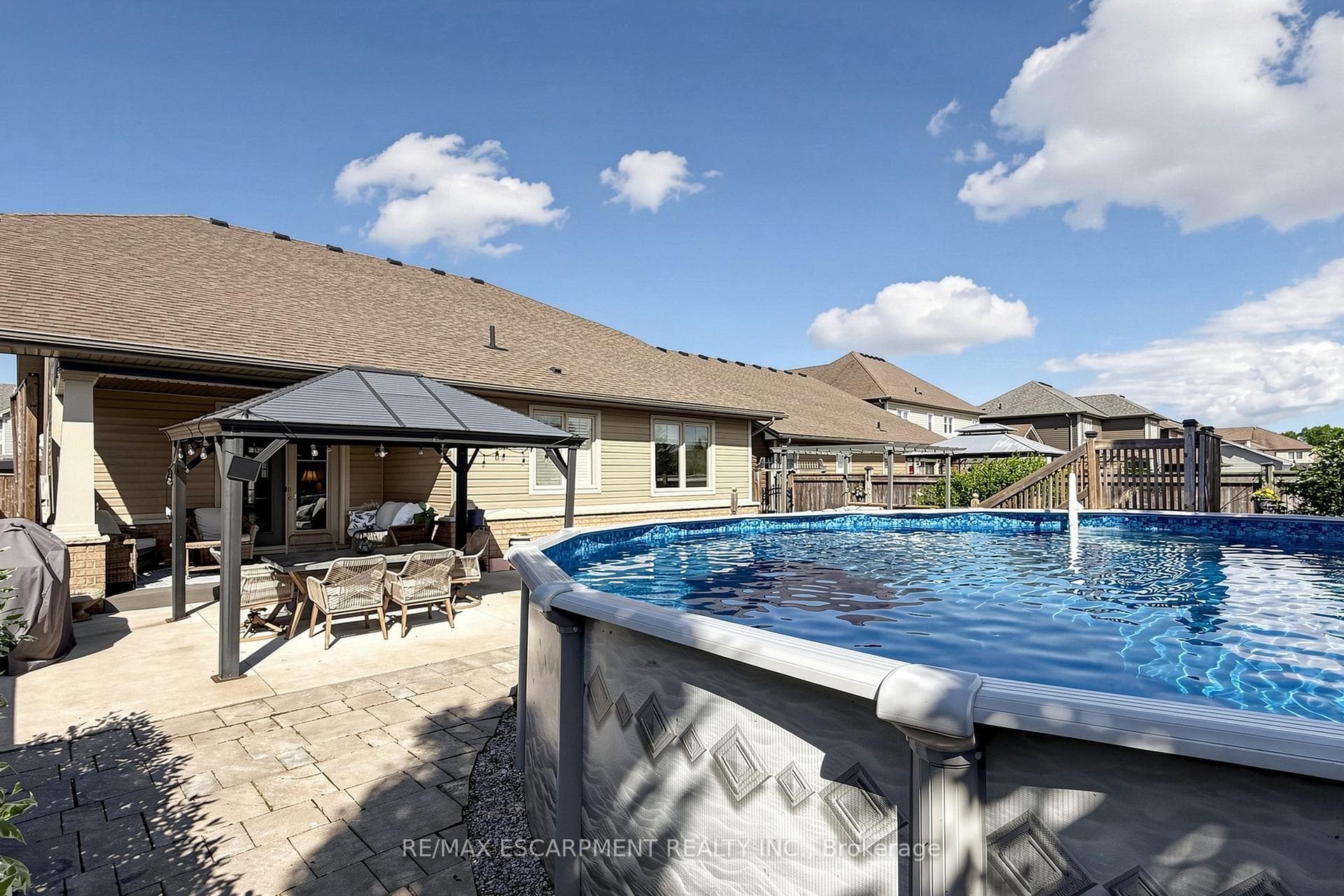 18 GATEWAY Avenue photo 40