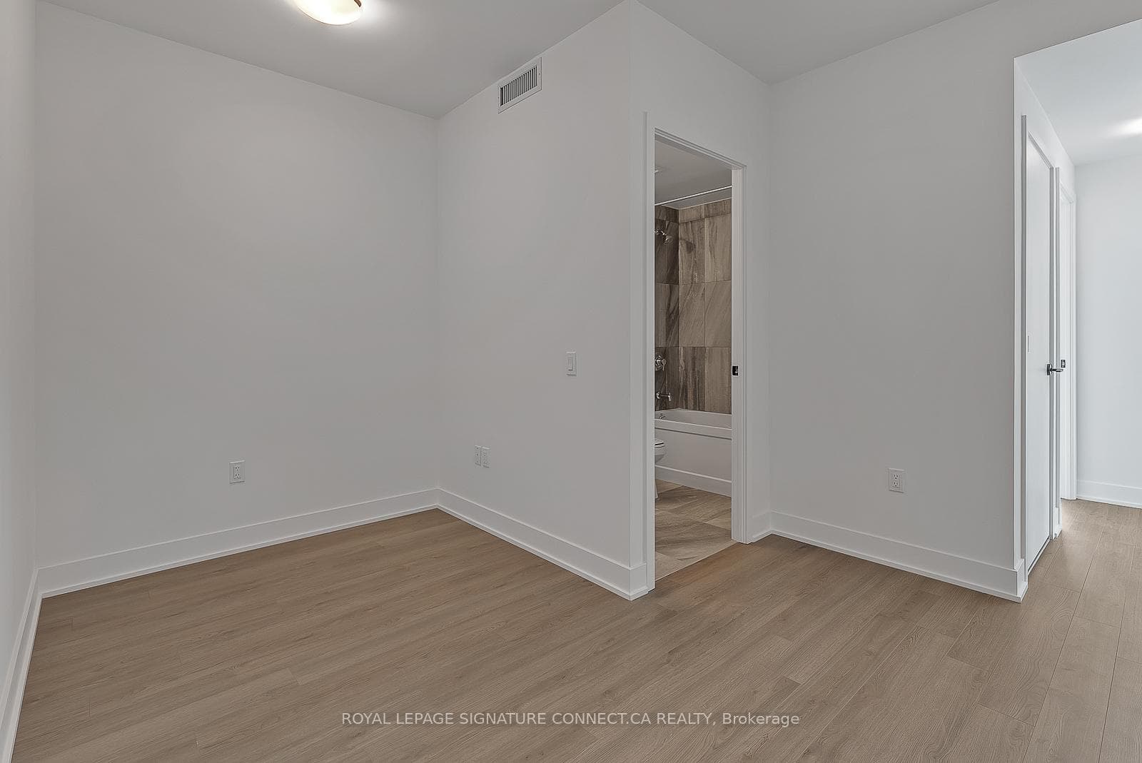 60 George Butchart Drive Unit 619 photo 4