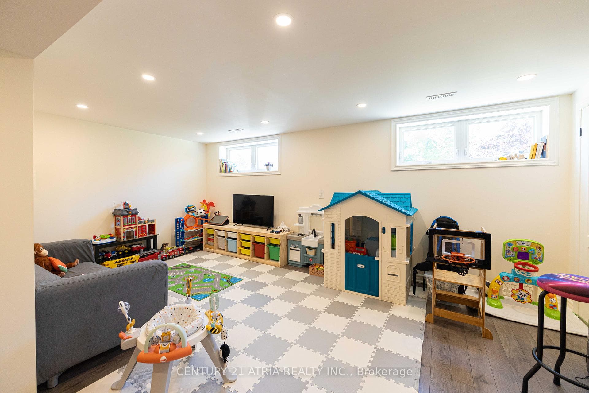 87 Winstanly Crescent photo 23