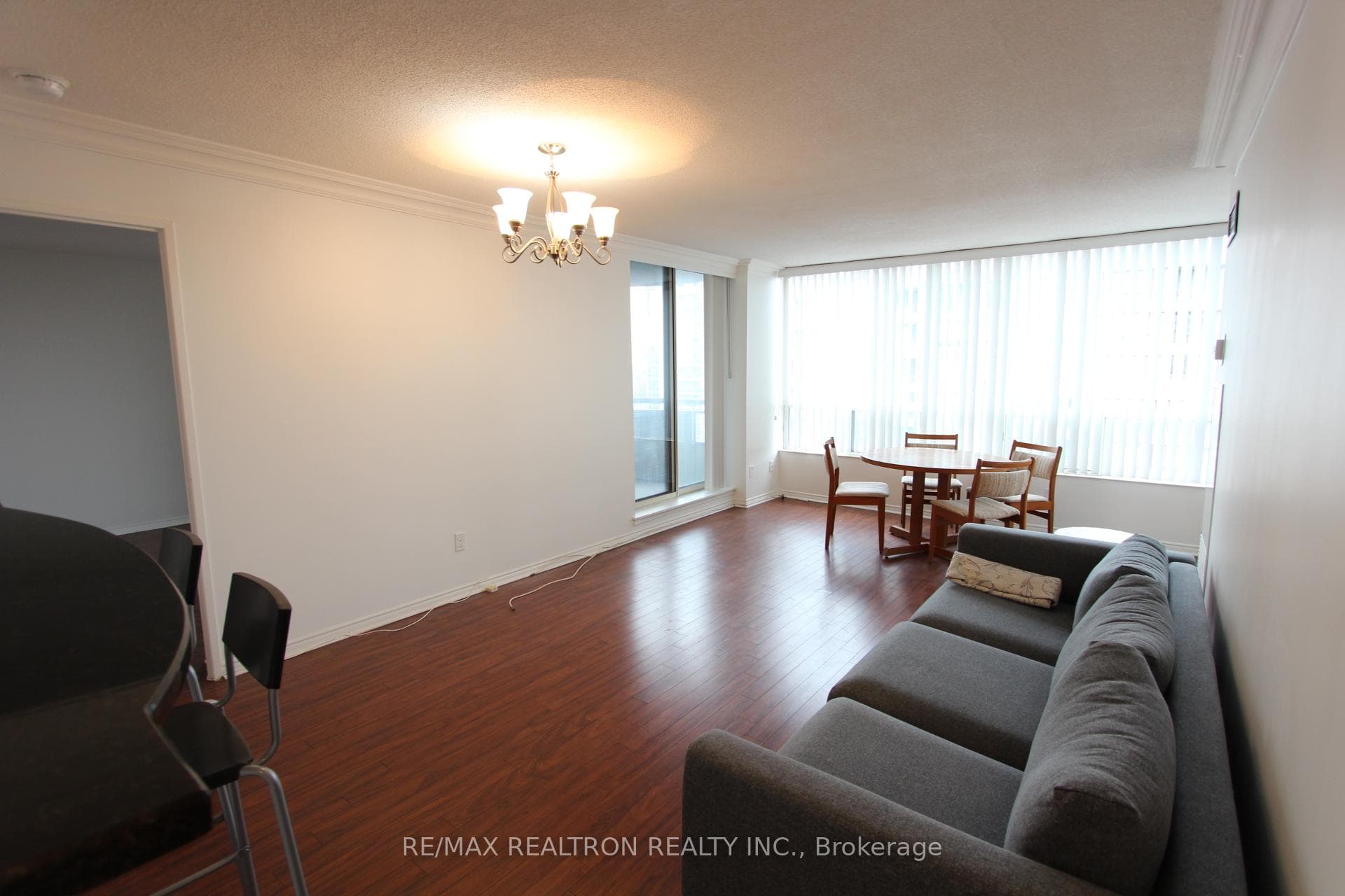 5765 Yonge Street Unit 1006 photo 9