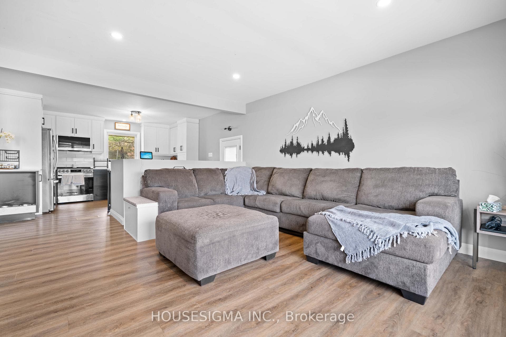244 Burlington Street photo 10