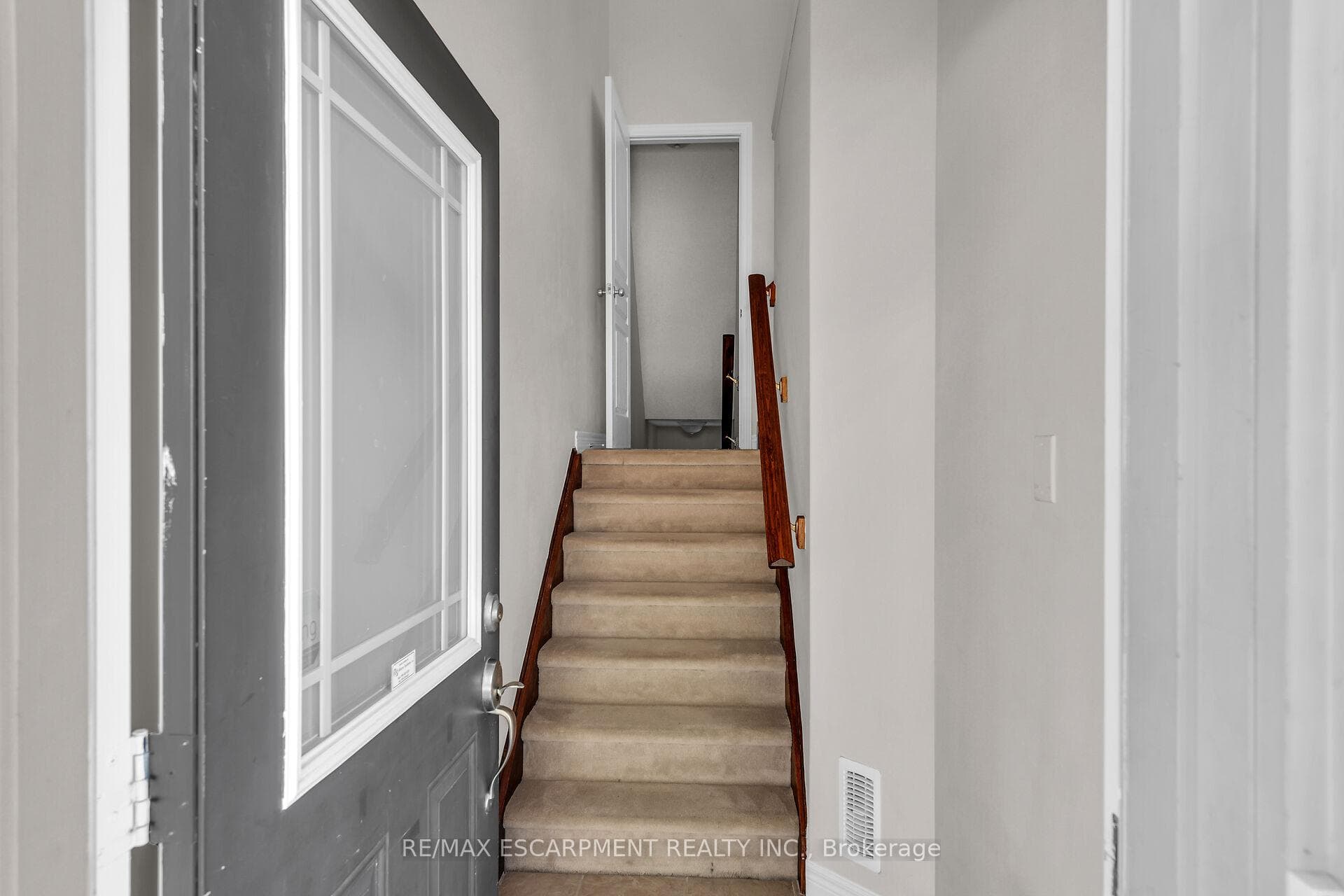43 Viking Drive photo 4