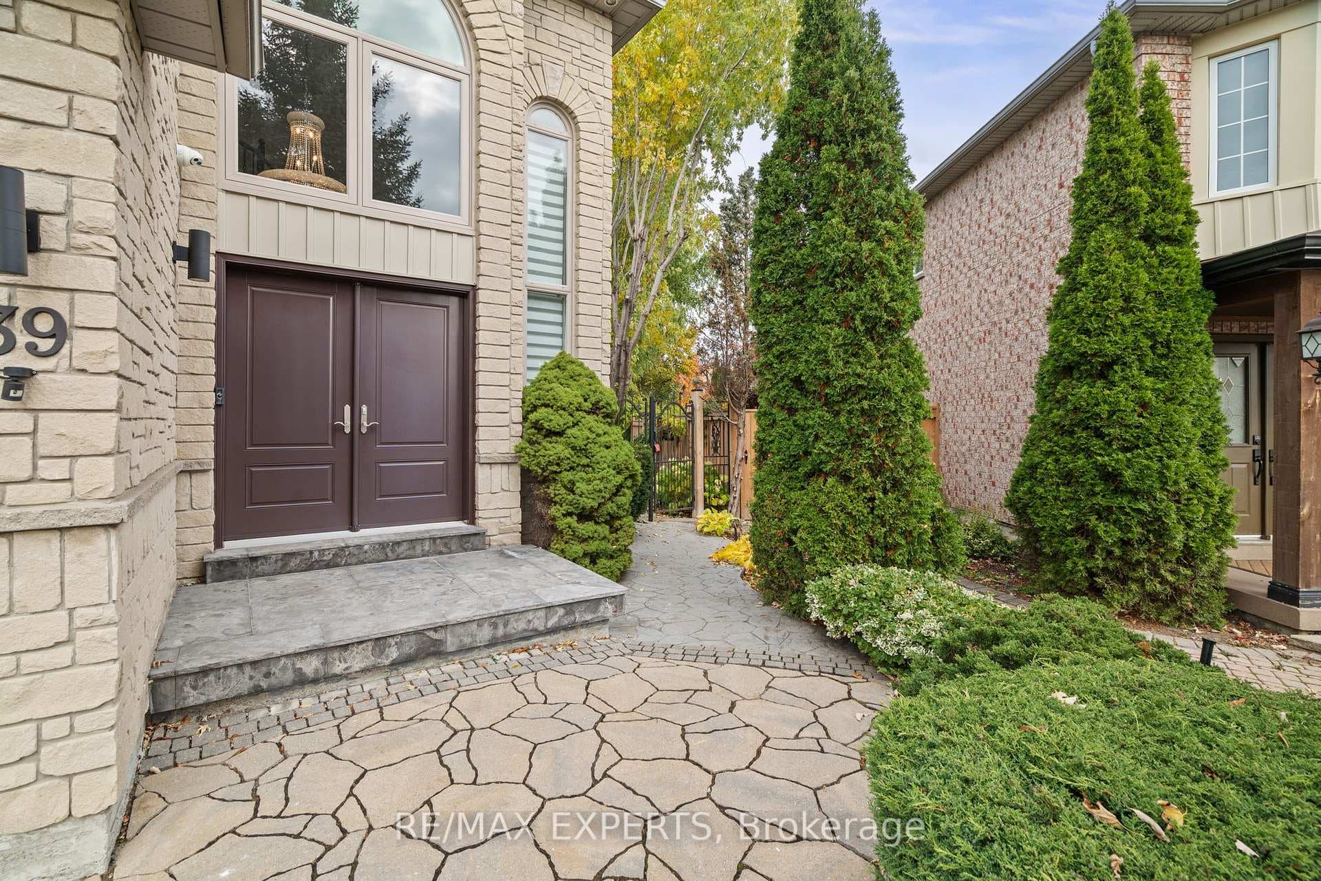 39 Michelle Drive photo 3