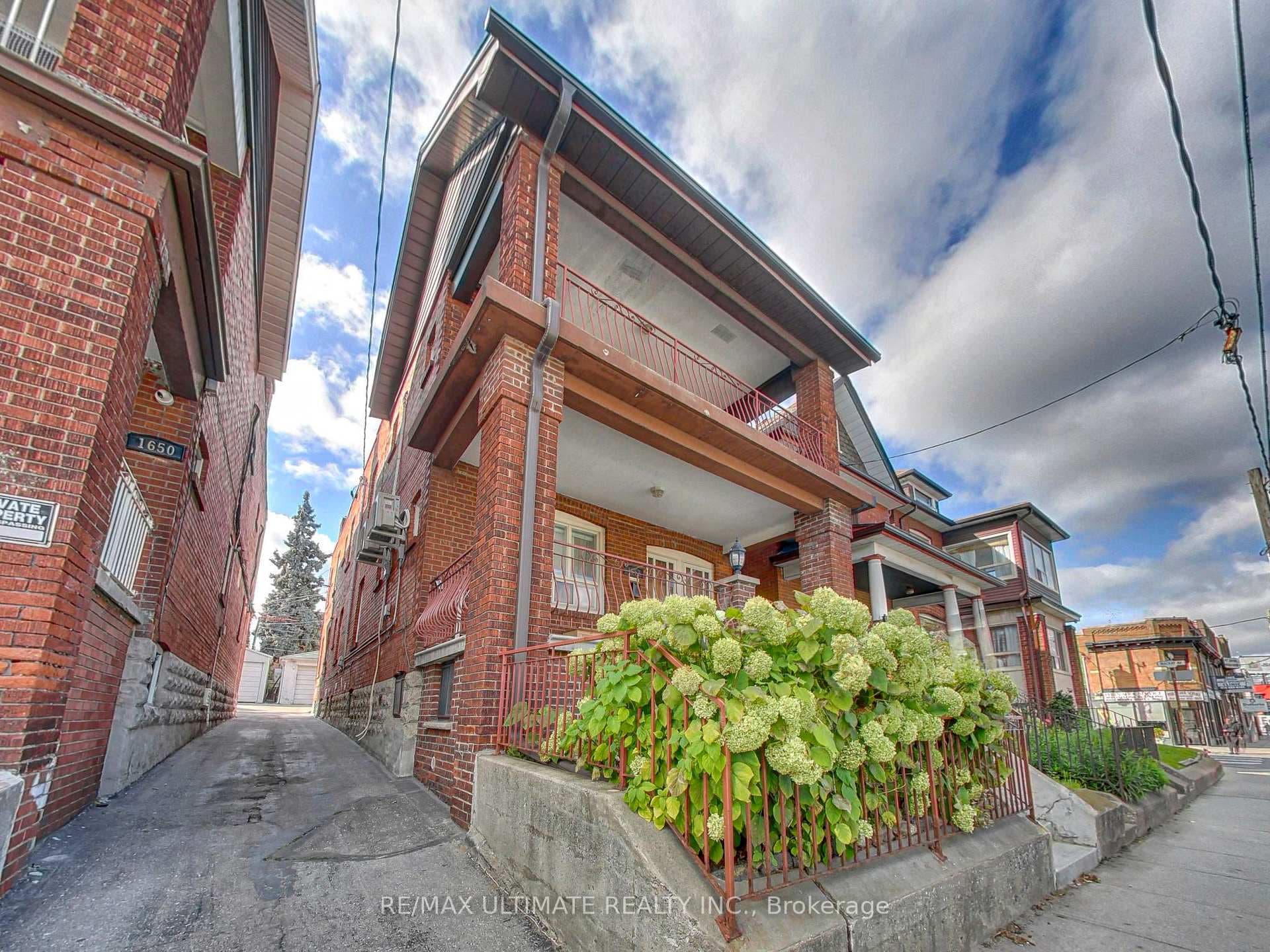 1652-1654 Dufferin Street photo 1