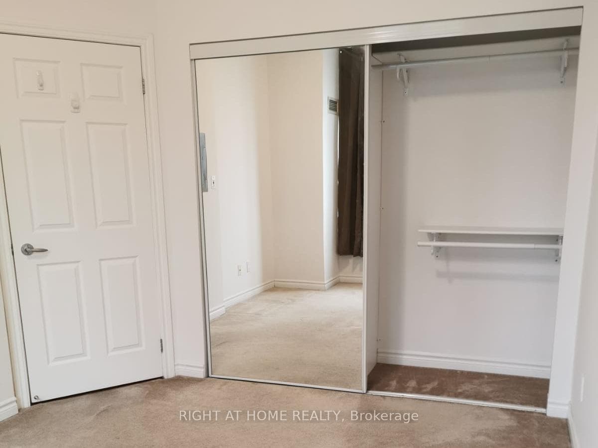 3504 Hurontario Street Unit 708 photo 9