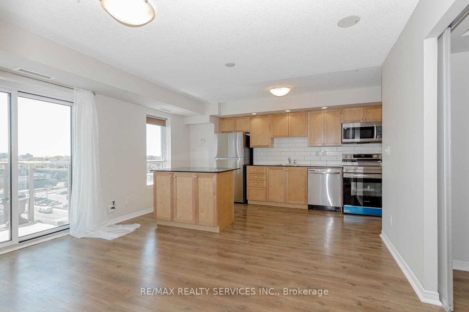 215 Queen Street Unit 808 photo 10