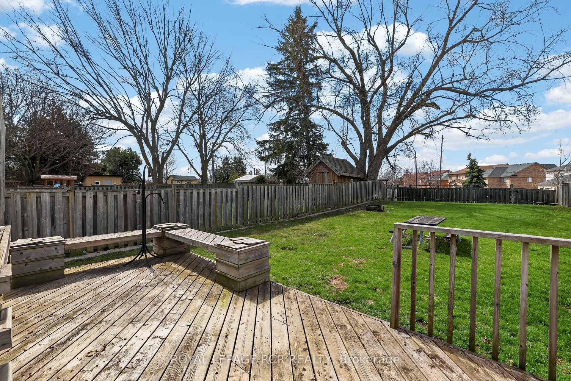 296 Whitehead Crescent photo 28