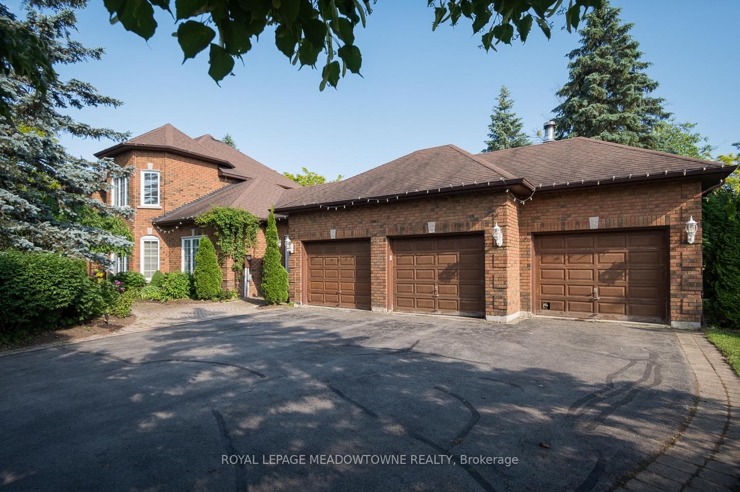 Very large triple car garage