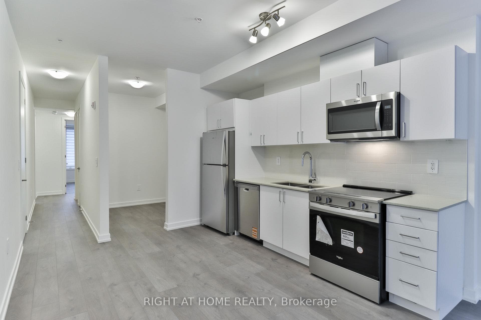 1682 Victoria Park Avenue Unit B222 photo 5