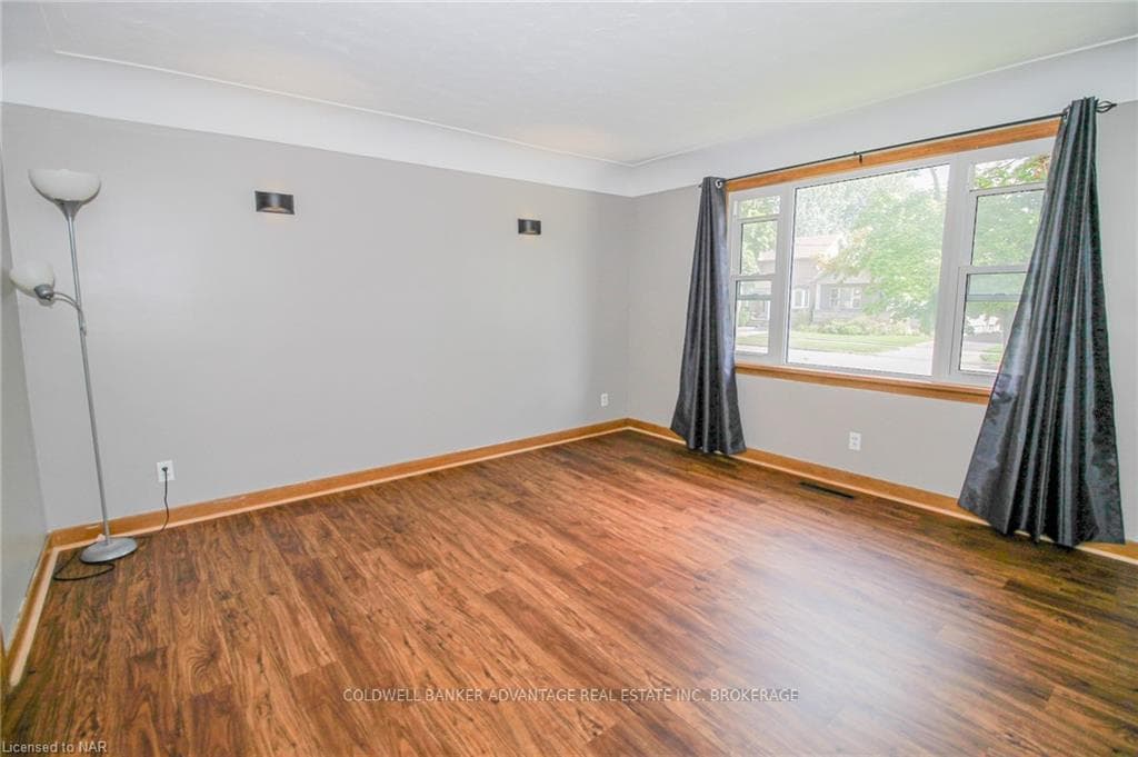 64 WHITE Avenue photo 6